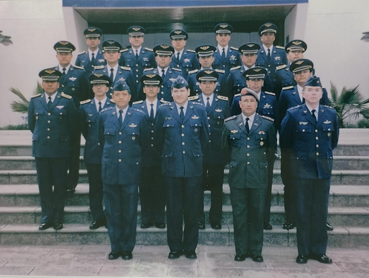 27 CURSO DE COMANDO Y ESTADO MAYOR TÉCNICO 2006