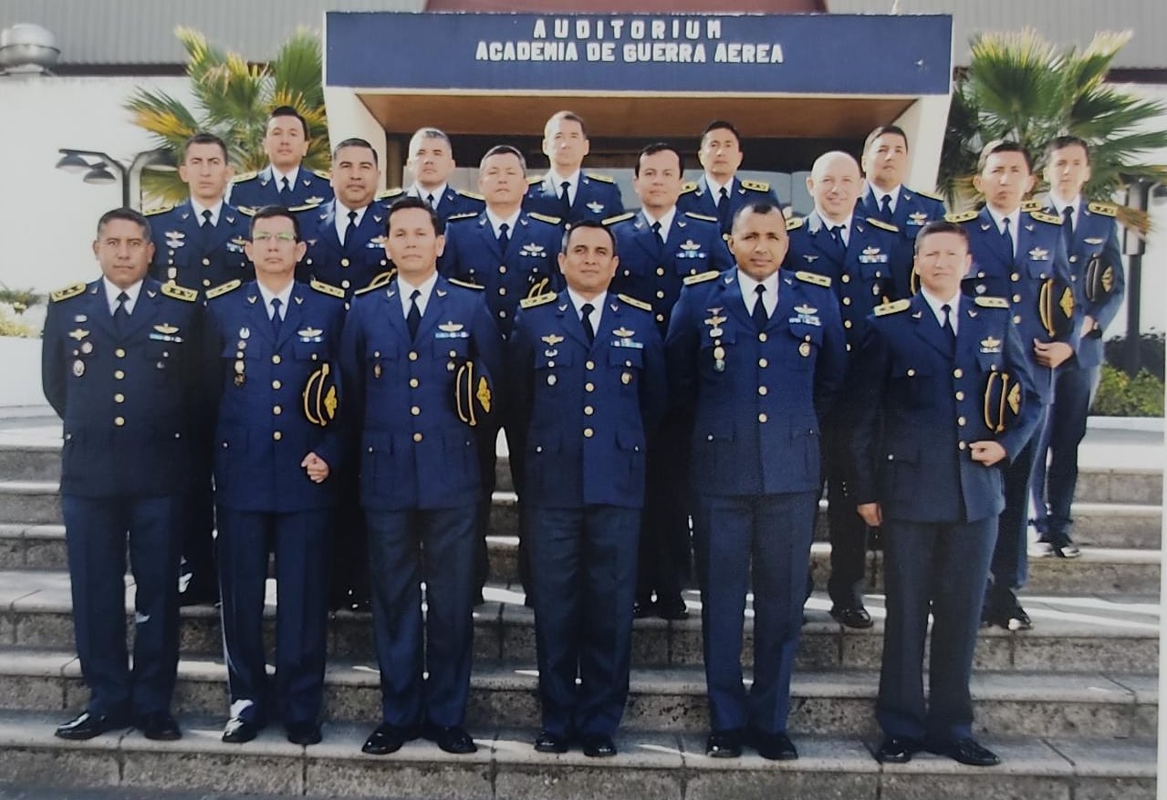 33 CURSO DE COMANDO ESTADO MAYOR Y ESTADO MAYOR TÉCNICO 2015